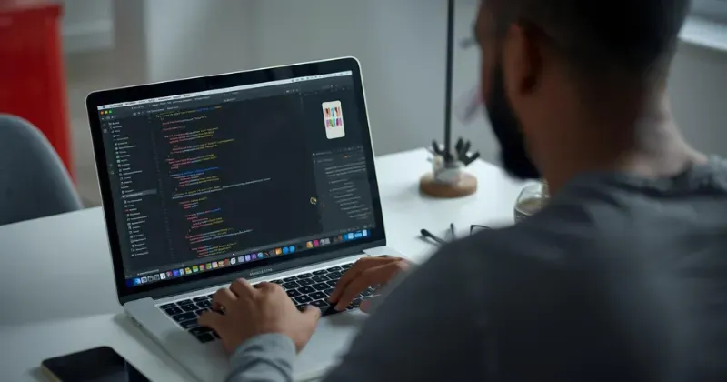 How SwiftyGif Simplifies GIF Handling in iOS Apps